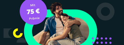 Ein Mann legt den Arm um seine Partnerin. Hinweis Mit 75 Euro Prämie.