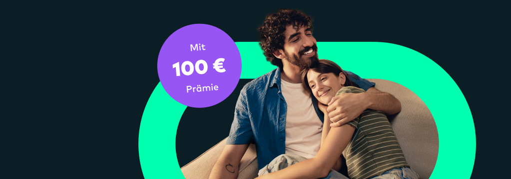 Ein Mann legt liebevoll den Arm um seine Partnerin. In einem Kreis steht Mit 100 Euro Prämie.