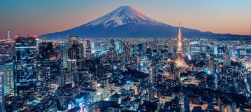 Aktien aus Japan &ndash; Skyline von Tokyo vor dem Vulkan Fuji.